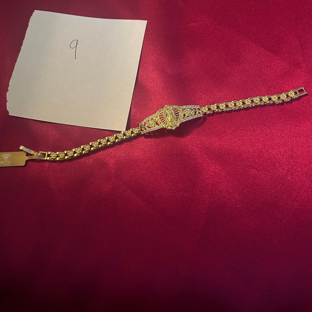18 K Gold Layered Bracelet. Cubit Zirconia. Certificate of Authenticity